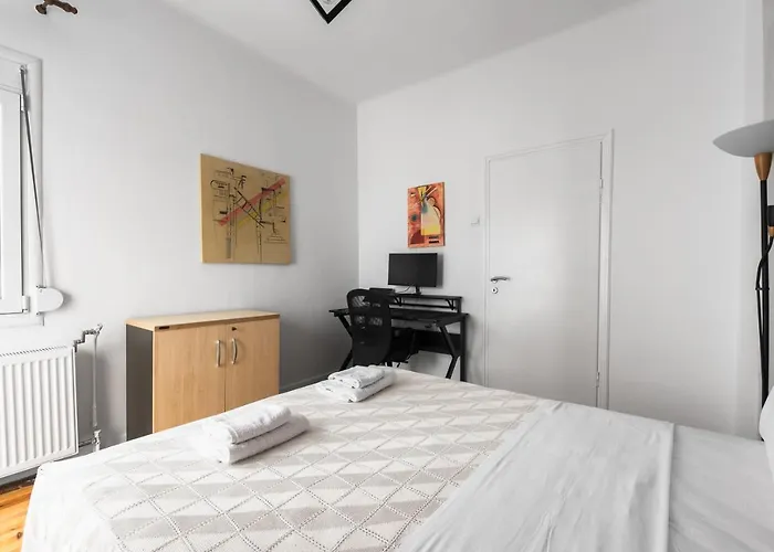 F & B Collection - Flat For 6