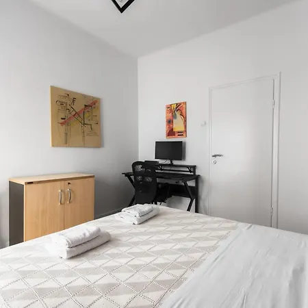 F & B Collection - Flat For 6